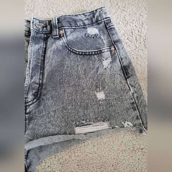 Wild Fable Distressed Shorts Size 10 - Picture 14 of 16